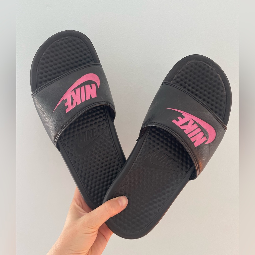 Nike Benassi Slides Women’s Size 8